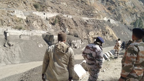 ভারতীয় সেনা ঘটনাস্থলে