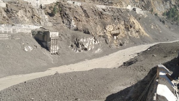 শ্রেয়াস তলপাড়ের টুইট