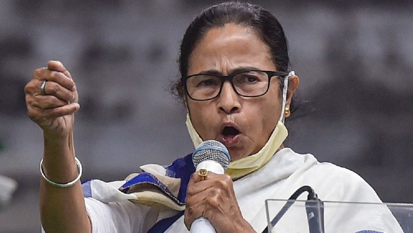 মহিলাদের সামনে রেখে লড়াইয়ের বার্তা মহিলাদের সামনে রেখে লড়াইয়ের বার্তা