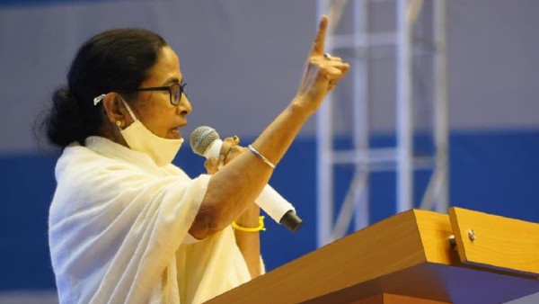 বুথকর্মীদের নিয়ে সভা মমতার