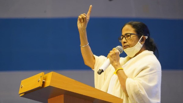 কঠিন সময়ে বুথ কর্মীদের পাশে