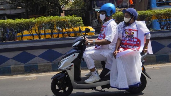 সব পদ থেকেই ইস্তফা