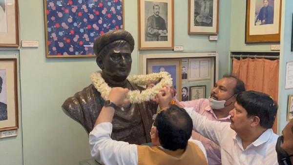 বাড়ি থেজে বেরিয়েই শ্রী রাম স্লোগান বাড়ি থেজে বেরিয়েই শ্রী রাম স্লোগান