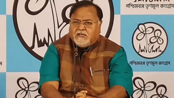 একাধিক জনপ্রতিনিধি বেআইনি ভাবে টাকা নিতে দেখা গিয়েছে একাধিক জনপ্রতিনিধি বেআইনি ভাবে টাকা নিতে দেখা গিয়েছে