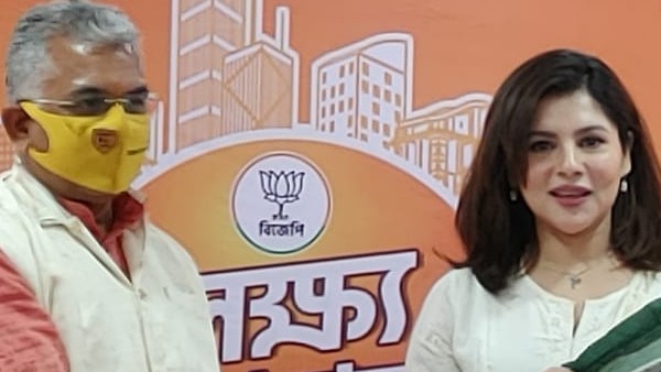 বিজেপিতে যাদবপুরের প্রাক্তন ছাত্রী