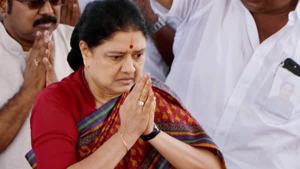 শশীকলাকে স্বাগত জানাতে বিরাট আয়োজন করেছেন তাঁর সমর্থকরা