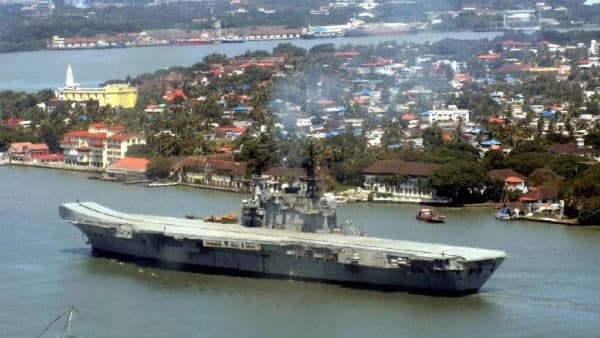 জাহাজটিকে ভেঙে ফেলতে বারণ করেছে সুপ্রিমকোর্ট