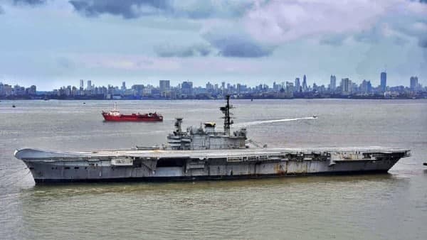 নৌসেনাকে দীর্ঘ ৩০ বছর ধরে পরিষেবা দেয় আইএনএস বিরাট