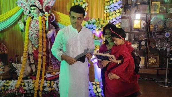 সরস্বতী পুজোয় চেনা মেজাজে সৌরভ, থাকবেন মোতেরাতেও