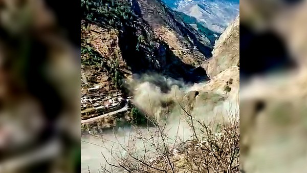 গুজবে পা নয়