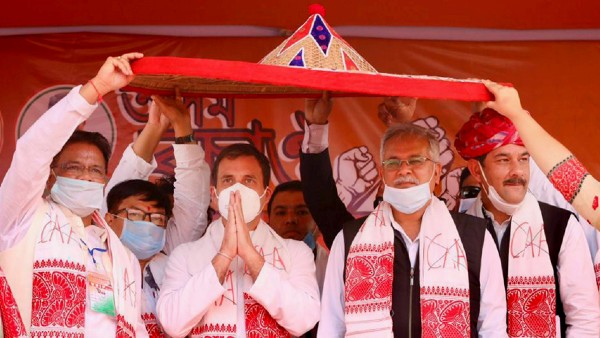  রাহুলের গলায় সিএএ বিরোধী গামছা!