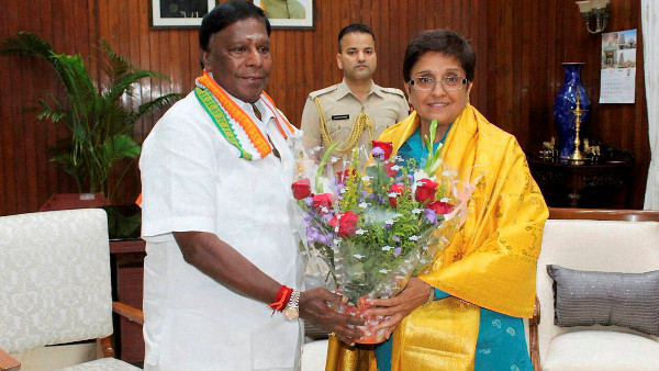 কিরণ বেদীকে সরানোর শর্তেই বিজেপিতে যোগ কংগ্রেস নেতার? কিরণ বেদীকে সরানোর শর্তেই বিজেপিতে যোগ কংগ্রেস নেতার?