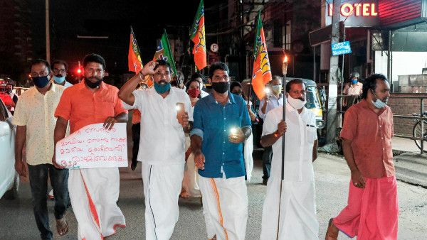 এলডিএফ অথবা ইউডিএফ এর থেকে অনেকটা পিছিয়ে বিজেপি