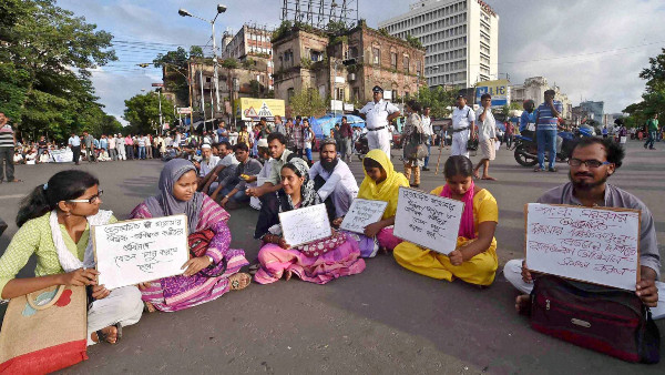 অসুস্থ হয়ে হাসপাতালে ভর্তি হয়েছেন বেশ কয়েক জন শিক্ষক-শিক্ষিকা অসুস্থ হয়ে হাসপাতালে ভর্তি হয়েছেন বেশ কয়েক জন শিক্ষক-শিক্ষিকা