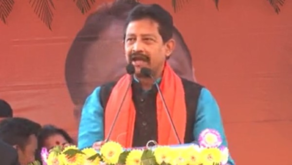 পিকেকে নিয়ে মমতাকে কটাক্ষ পিকেকে নিয়ে মমতাকে কটাক্ষ