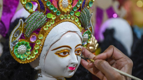 কোন নিয়মে বসন্ত পঞ্চমীর পরদিন হয় ষষ্ঠী পুজো?