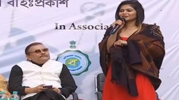 মুখ্যমন্ত্রীর প্রশংসায় সায়নী মুখ্যমন্ত্রীর প্রশংসায় সায়নী