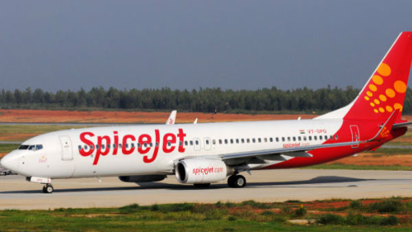 পুলিশের হাতে পুলিশের হাতে