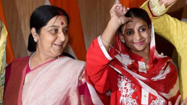 করাচি স্টেশনে গীতাকে উদ্ধার করা হয়