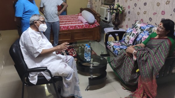 লকেটের ইঙ্গিত পূর্ণ বার্তা