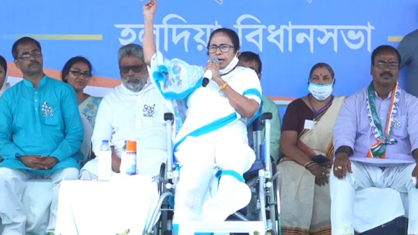 মমতার মুখে ইঞ্চিতে ইঞ্চিতে যুদ্ধের কথা! 