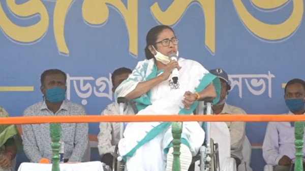  শেষবেলার প্রচারে ঝড়?
