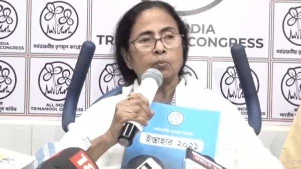 ইলেকট্রিক স্কুটারে মমতা