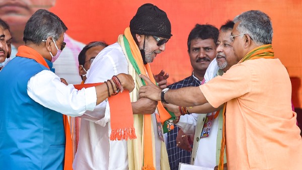 আলোচনা শুরু হয় বঙ্গ বিজেপির মুখ হিসেবেও আলোচনা শুরু হয় বঙ্গ বিজেপির মুখ হিসেবেও