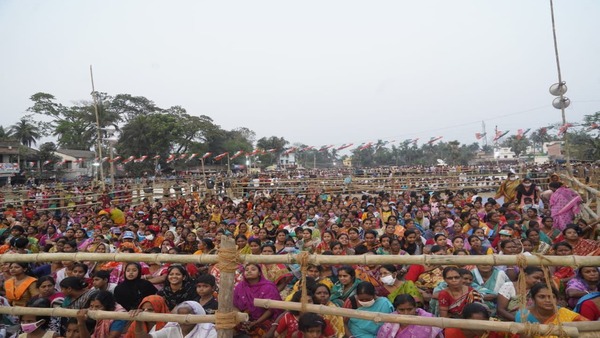 ষড়যন্ত্রেই পায়ে আঘাত ষড়যন্ত্রেই পায়ে আঘাত