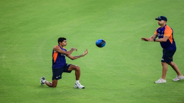 নটরাজনের অনুপস্থিতিতে সাইনি বা শার্দুল