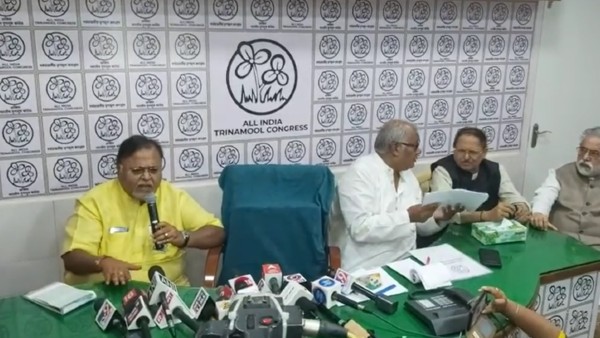 গাড়িতে নেই আঘাতের চিহ্ন!