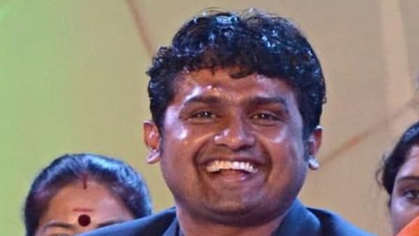 মুকুলের বাড়িতে মুকুলের বাড়িতে