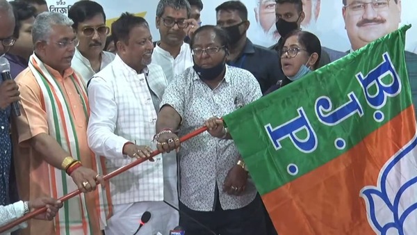 বিজেপিতে যোগদান তৃণমূলের আরও চার বিধায়কের বিজেপিতে যোগদান তৃণমূলের আরও চার বিধায়কের