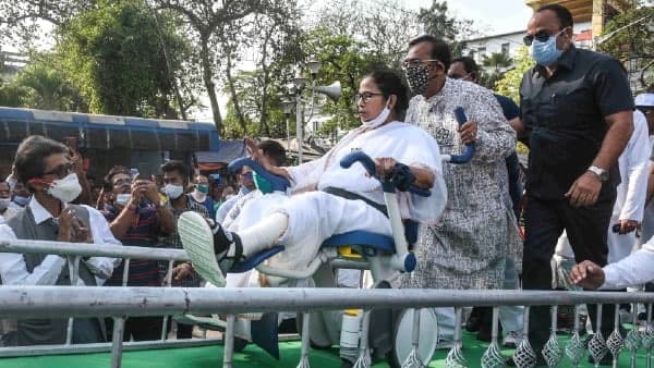 রাজনৈতিক সুবিধা নিতে প্রচার রাজনৈতিক সুবিধা নিতে প্রচার