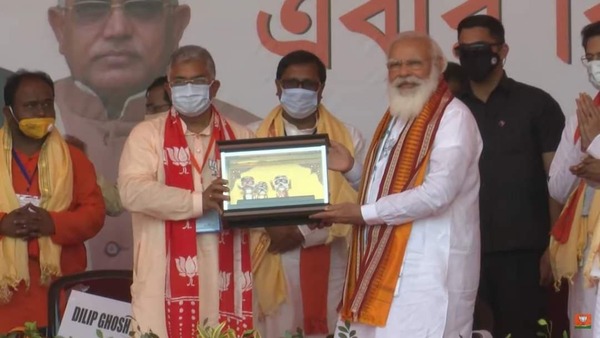 তৃণমূলের দুর্নীতিতে ডুবে তৃণমূলের দুর্নীতিতে ডুবে