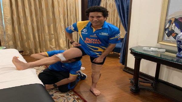 সামনে থেকে নেতৃত্ব