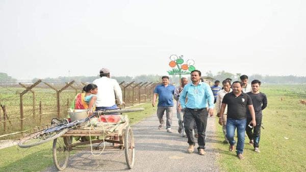 অনুপমকে আমন্ত্রণ অনুপমকে আমন্ত্রণ