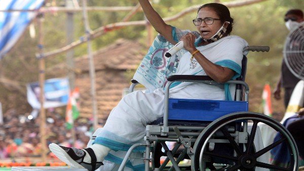 একহাজার লোক বাইরে থেকে আনা হয়েছে একহাজার লোক বাইরে থেকে আনা হয়েছে