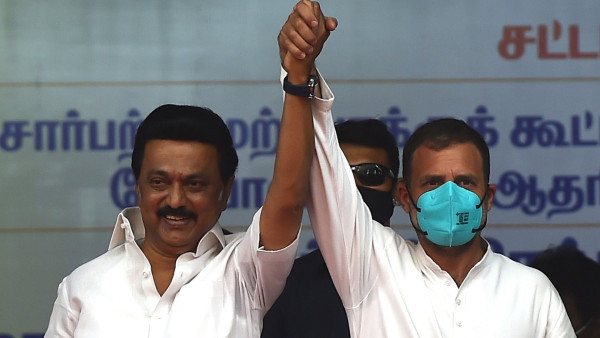 মহিলাদের অসম্মান করে ডিএমকে-কংগ্রেস