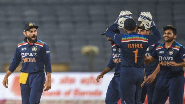 শীর্ষে বিরাট, উঠলেন শিখর