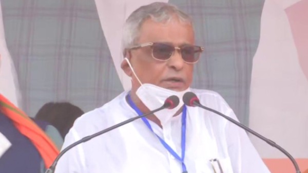 শিশির অধিকারী গোল খাইয়ে দিলেন মমতাকে শিশির অধিকারী গোল খাইয়ে দিলেন মমতাকে
