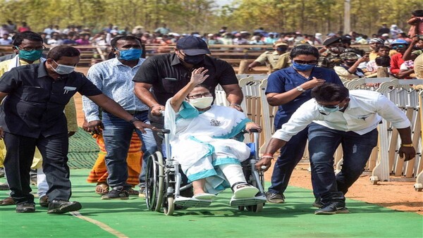 কেন্দ্রীয় বাহিনীর বিরুদ্ধে মারধরের অভিযোগ কেন্দ্রীয় বাহিনীর বিরুদ্ধে মারধরের অভিযোগ