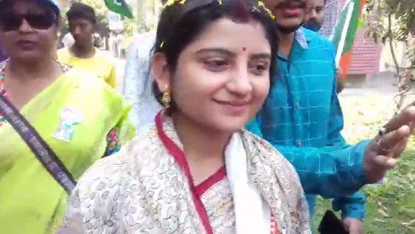 অদিতি মুন্সি-শমীক ভট্টাচার্য অদিতি মুন্সি-শমীক ভট্টাচার্য