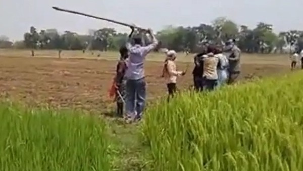 সুজাতার মাথায় আঘাত সুজাতার মাথায় আঘাত