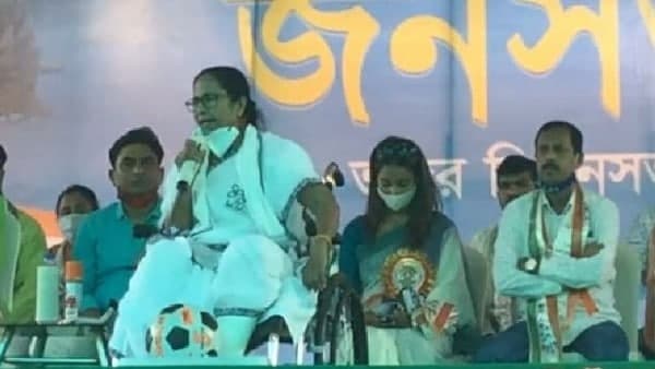 নাম না করে আব্বাসকে আক্রমণ মমতার নাম না করে আব্বাসকে আক্রমণ মমতার