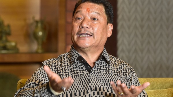 নেপথ্যে কি বিমল গুরুং