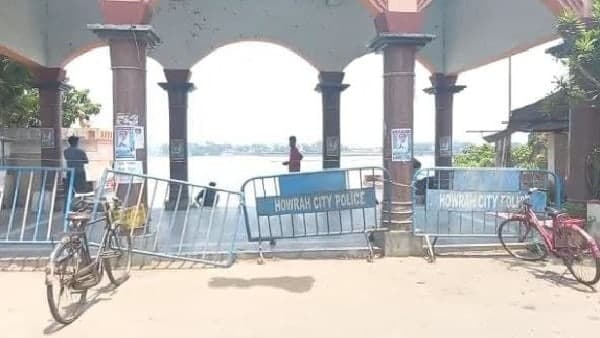 বাঁশ-ব্যারিকেড দিয়ে ঘিরে দেওয়া হল সমস্ত গঙ্গার ঘাট বাঁশ-ব্যারিকেড দিয়ে ঘিরে দেওয়া হল সমস্ত গঙ্গার ঘাট