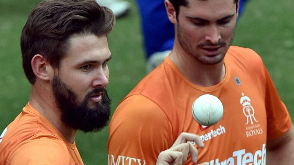 মুম্বইতেই থাকতে হচ্ছে
