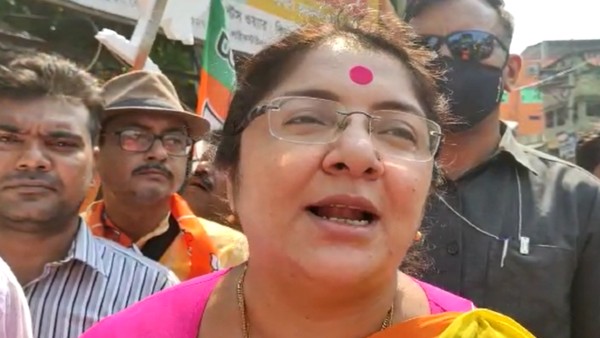 মমতাকে জবাব লকেটের মমতাকে জবাব লকেটের