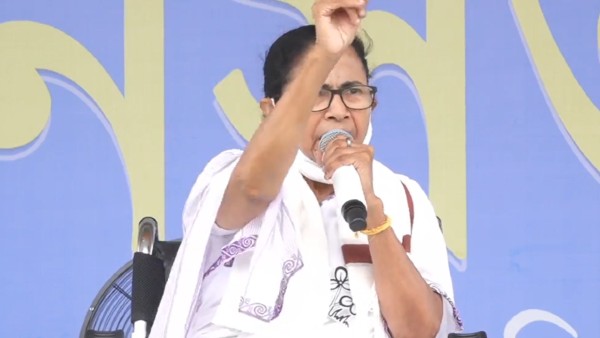 মমতার বিরুদ্ধে উসকানি দেওয়ার অভিযোগ 